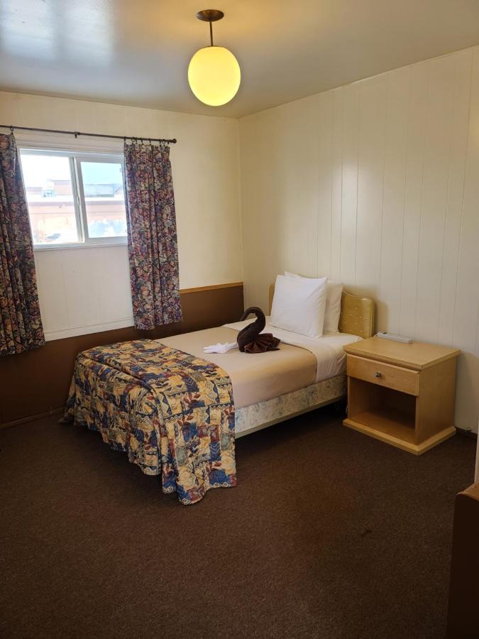 Midtown Motel On Alaska Ave Dawson Creek Esterno foto