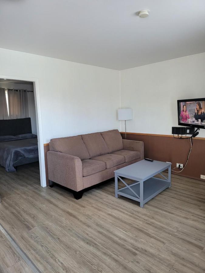 Midtown Motel On Alaska Ave Dawson Creek Esterno foto